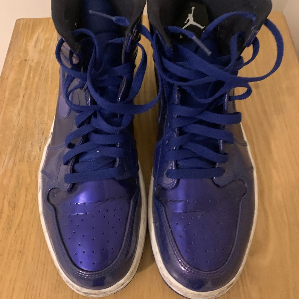 - Men’s purple patent leather Air JORDAN 1 Retro HI TOP Air Force 1
Size 10 1/2